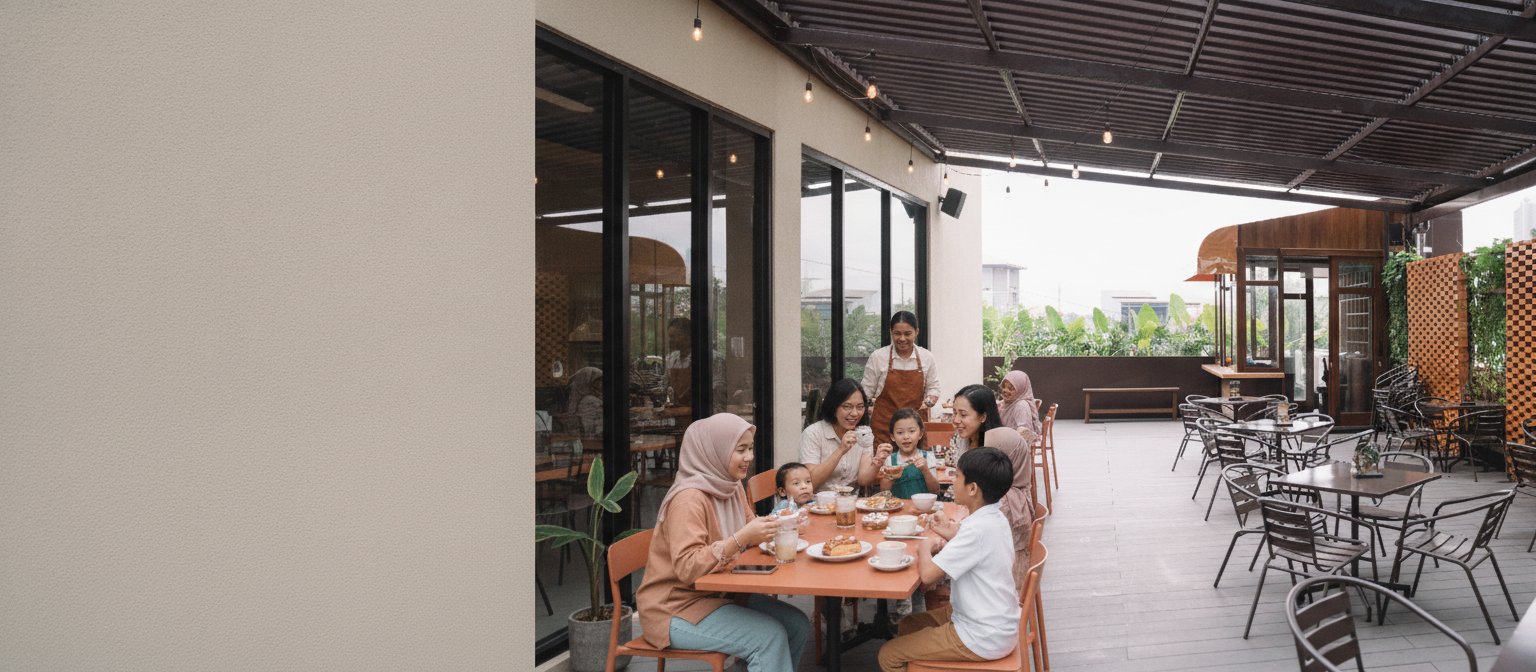 Suasana hangat dan nyaman di Café Tutur Bekasi, tempat ideal untuk berkumpul bersama keluarga dan