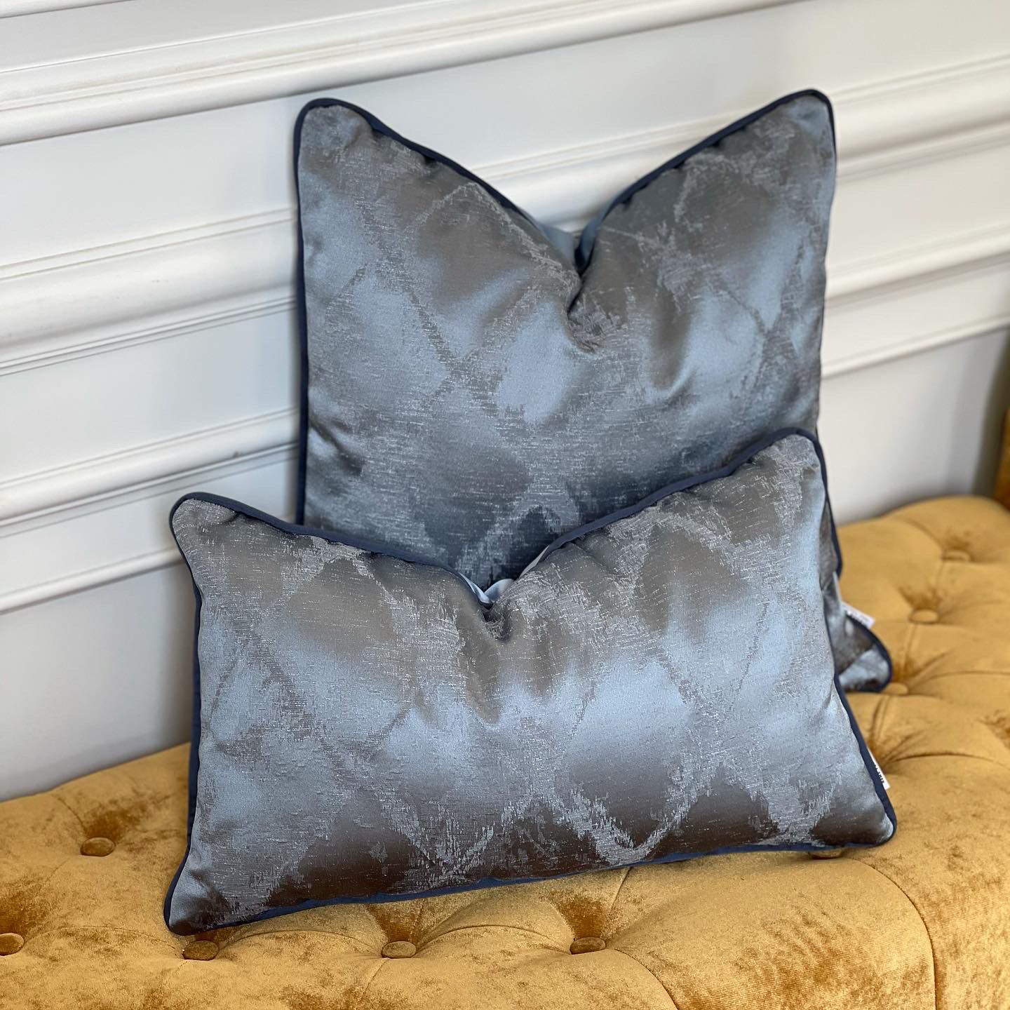 Cara Merawat Bantal Sofa Premium Agar Awet